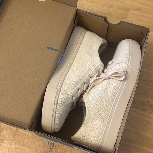 TOMS Natural Canvas Lace-Up Shoes - Picture 4 of 4